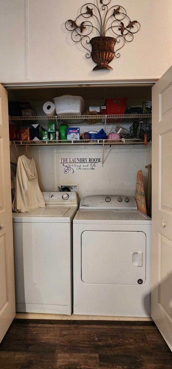 1998 FLEE Manufactured Home