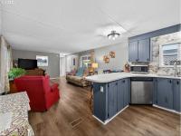 1982 Freedom/Skyline Hillcrest Manufactured Home