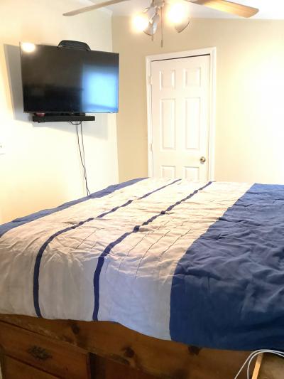 Photo 5 of 11 of home located at 49153 Cranberry Court Shelby Township, MI 48315