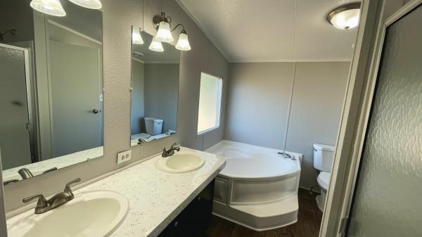 1999 Clayton Homes Inc Mobile Home For Sale