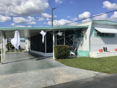 Photo 2 of 13 of home located at 723 52nd Avenue Plaza W Bradenton, FL 34207