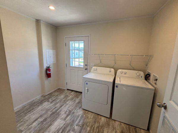 2019 Champion RA2860231 Mobile Home