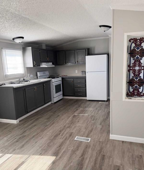 1998  Mobile Home For Sale