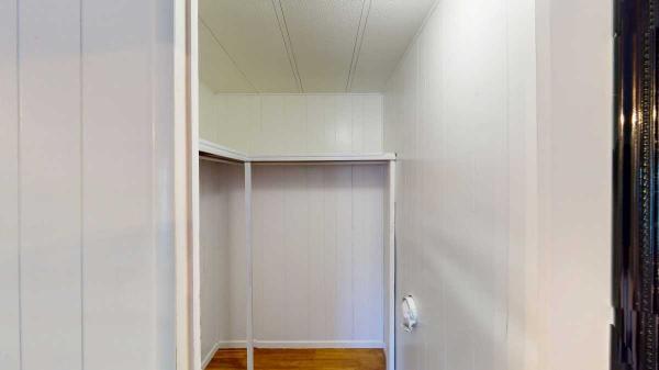 1976 Prestige NEw Kitchen, Paint   A/C Mobile Home