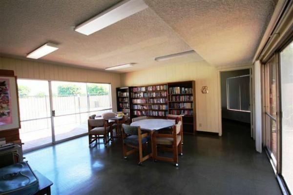 1976 Prestige NEw Kitchen, Paint   A/C Mobile Home