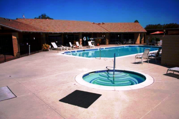 1976 Prestige NEw Kitchen, Paint   A/C Mobile Home