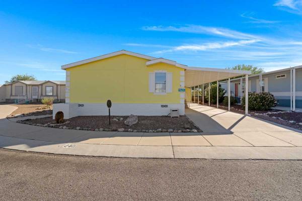 2002 Oakwood Goldenwest Manufactured Home
