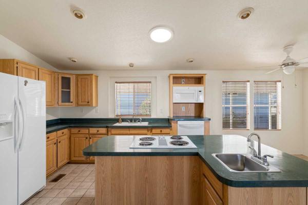 2002 Oakwood Goldenwest Manufactured Home