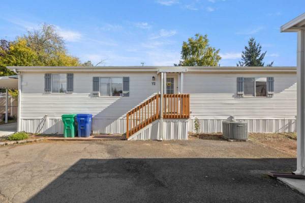 1998 FLEETWOOD Mobile Home For Sale
