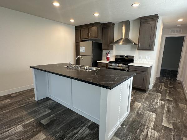 2025 Clayton 81SRH16763A Mobile Home