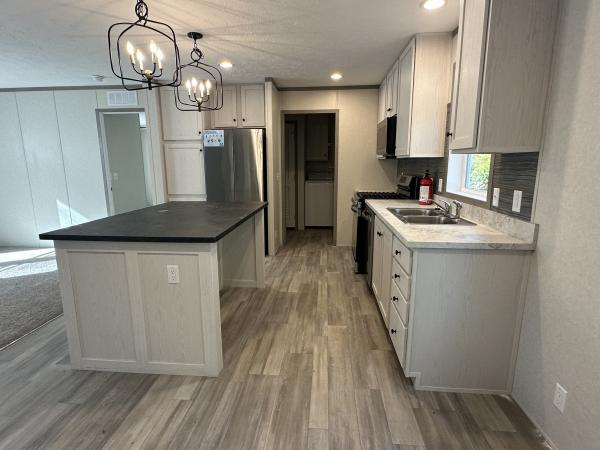 2025 Clayton 95PLH24523A (22.8x52) Mobile Home