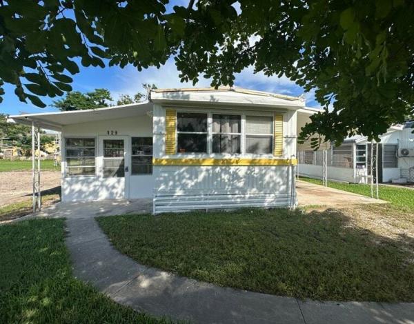 Photo 1 of 2 of home located at 129 19th Street NW Ruskin, FL 33570