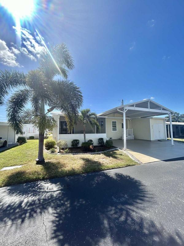 Photo 1 of 2 of home located at 1016 52nd Ave Blvd W Bradenton, FL 34207