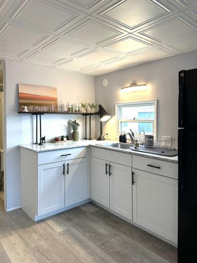 Photo 5 of 22 of home located at 7400 46th Ave N Lot 317 Saint Petersburg, FL 33709