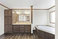 2016 CHAMPION HOME BUILDERS, INC. 04CHGCG3268B Mobile Home