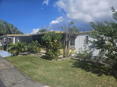 Photo 4 of 29 of home located at 9925 Ulmerton Rd., #299 Largo, FL 33771