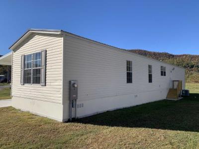 Photo 3 of 18 of home located at 131 Riverbank Run Hampton, TN 37658