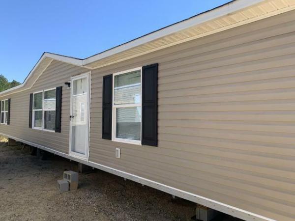 Photo 1 of 2 of home located at Farris Mobile Homes Of Laurel 12 Highway 28 W Laurel, MS 39443