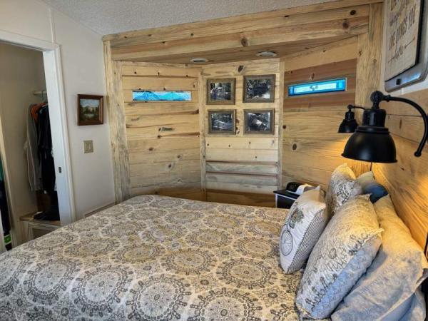 1989 Park Mobile Home For Sale