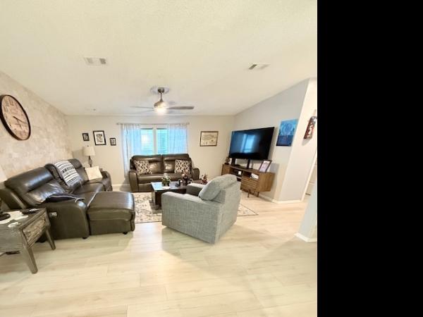 Photo 1 of 2 of home located at 327 Waldorf Dr Auburndale, FL 33823