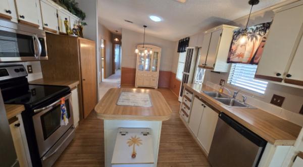 1988 BROO Manufactured Home