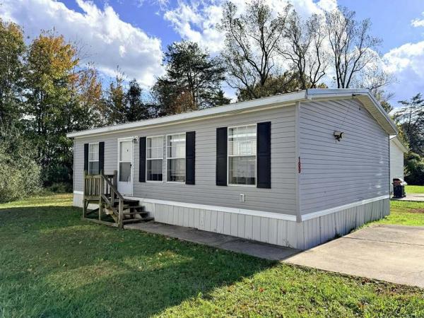 Photo 1 of 2 of home located at 189 Boardwalk Cir London, KY 40741