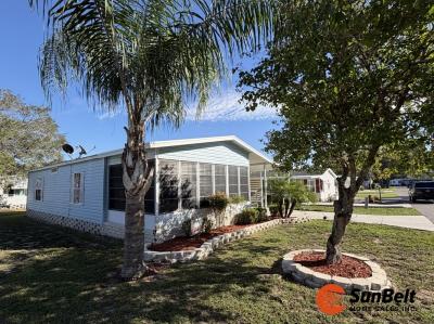 Photo 2 of 26 of home located at 513 Camellia Drive Fruitland Park, FL 34731