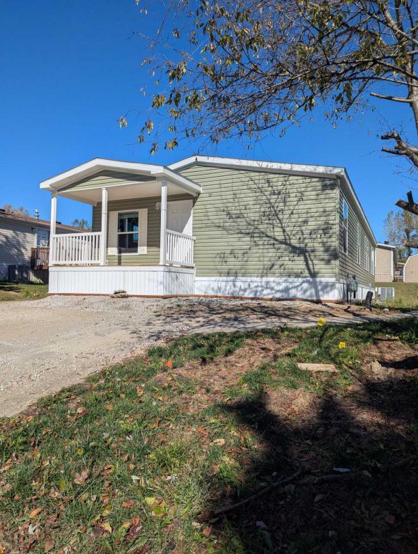 Photo 1 of 2 of home located at 271 Silver Fox Crossing Collinsville, IL 62234