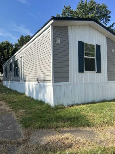 Photo 4 of 12 of home located at 16 English Village Park #139 Nixa, MO 65714