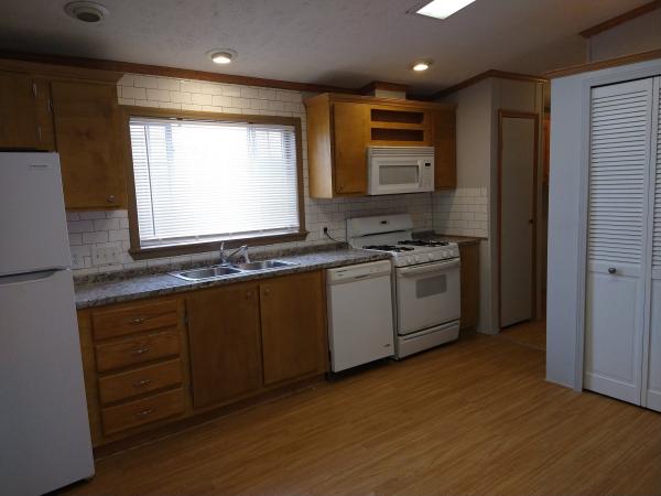 2001 Commander Mobile Home For Sale