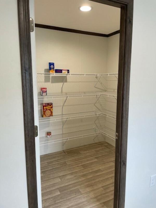 2026 Colony 414 550EC16763D  Home