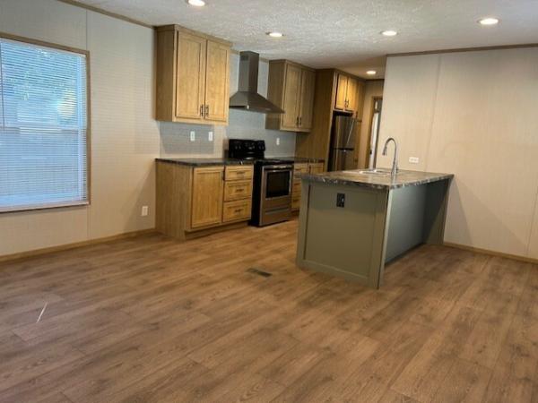 2023 30CEJ16663AH22  Home