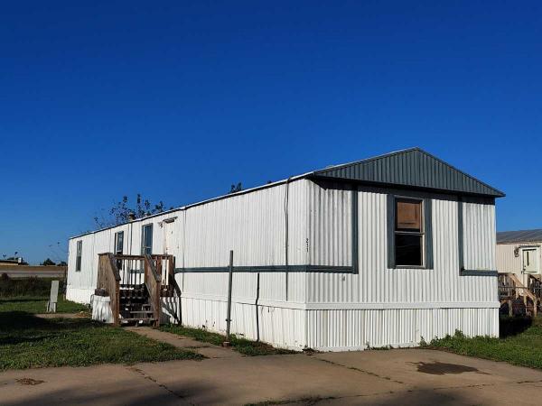 1999 Oakwood Manufactured Home