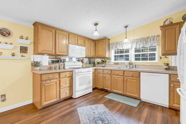 Commodore Homes of Pa. Lindy Manufactured Home