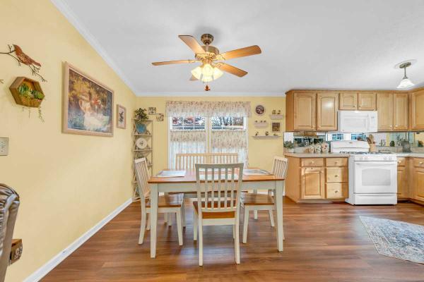 Commodore Homes of Pa. Lindy Manufactured Home