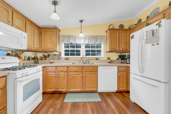 Commodore Homes of Pa. Lindy Manufactured Home