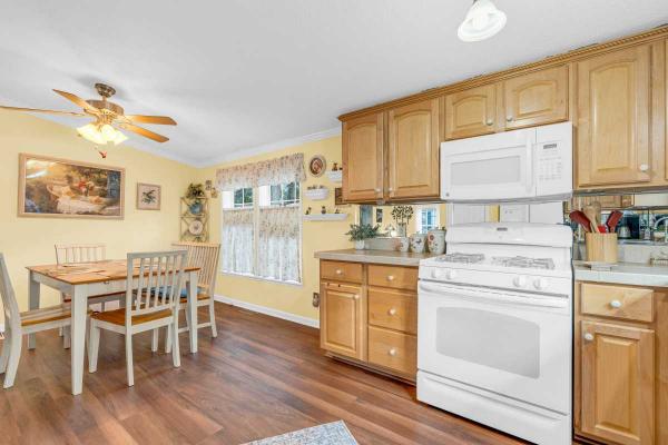 Commodore Homes of Pa. Lindy Manufactured Home