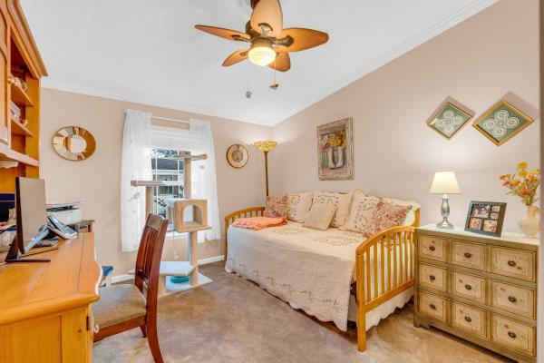 Commodore Homes of Pa. Lindy Manufactured Home