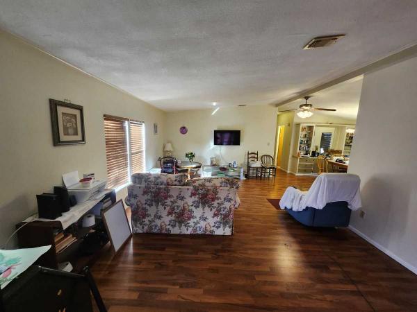 1984 Kaufman Manufactured Home