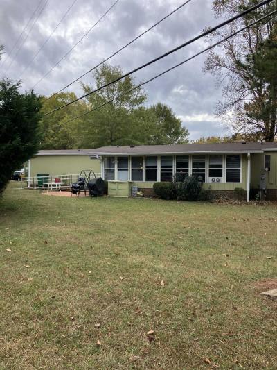 Photo 4 of 33 of home located at 4821 Oberwald Place Charlotte, NC 28227