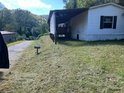 Mobile Home at 137 Rocky Br Pilgrim, KY 41250