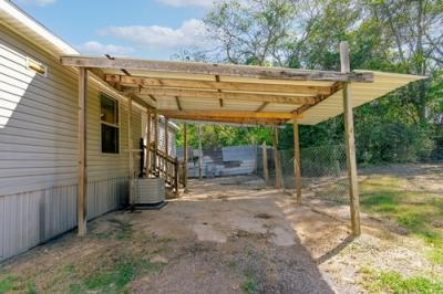 Photo 3 of 20 of home located at 11678 Fm 2011 E Henderson, TX 75652