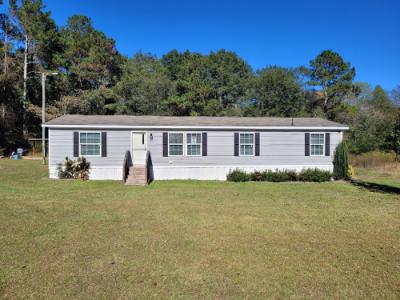 Mobile Home at 513 Longview Lake Rd Garland, NC 28441
