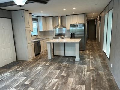Photo 3 of 10 of home located at 640 State Highway 248 Branson, MO 65616