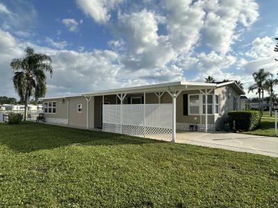 Photo 2 of 32 of home located at 1015 West Lakeview Drive Sebastian, FL 32958