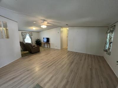 Photo 4 of 19 of home located at 1405 82nd Avenue, Site #226 Vero Beach, FL 32966