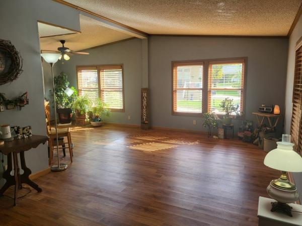 1992 Parkwood N/A Mobile Home