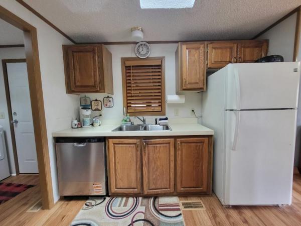 1992 Parkwood N/A Mobile Home