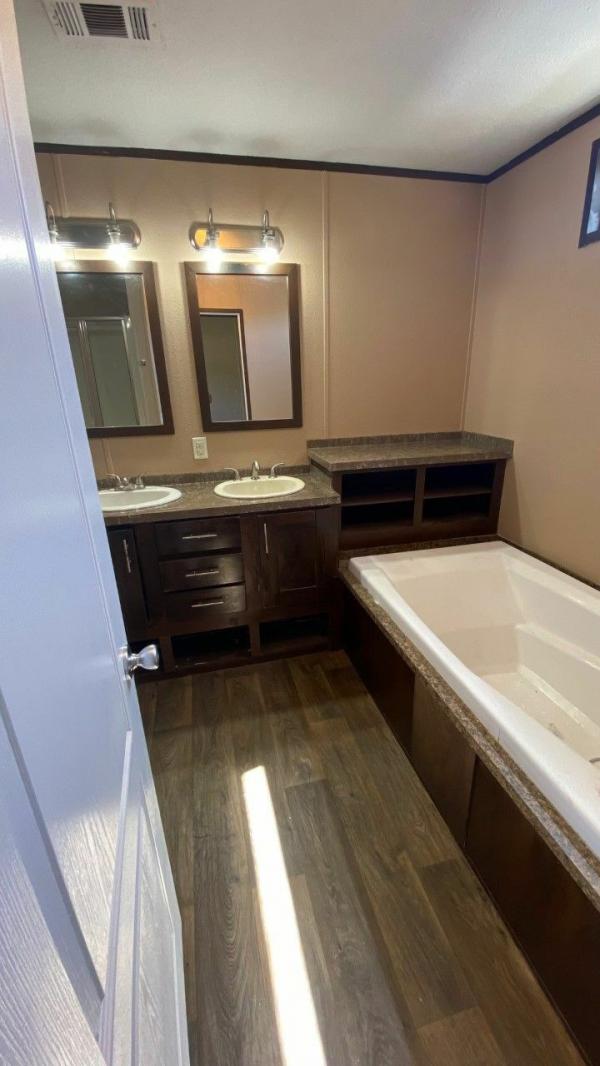 2015 Clayton Homes Inc Mobile Home For Sale