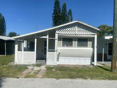 Photo 2 of 8 of home located at 4 Circle Dr Mount Dora, FL 32757